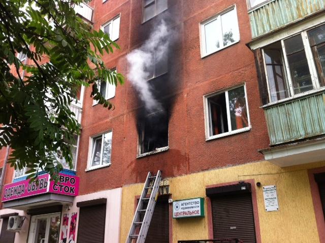 В Калининграде при пожаре в жилом доме погиб один человек (фото)